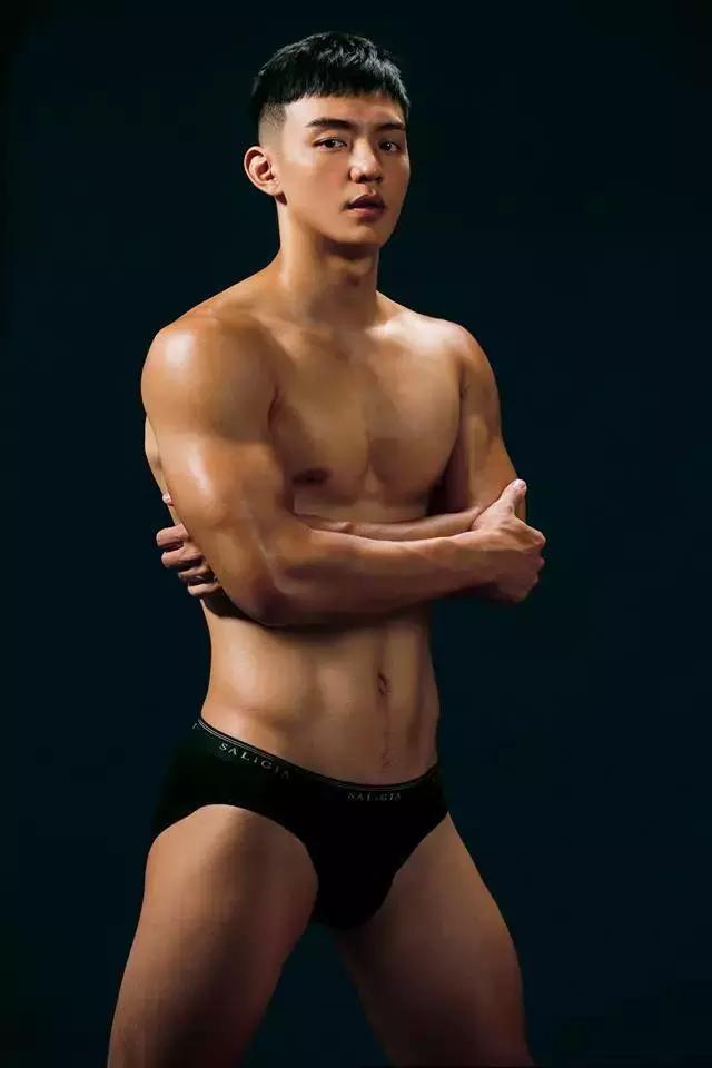 台大体育生校草,满屏荷尔蒙公狗腰吸睛撩粉