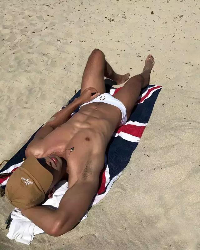 又一台湾小鲜肉走红,因为这张爆图!