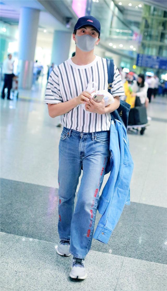 马天宇33岁还能演学生?私下穿搭简约帅气,剪寸头更看不出年纪了