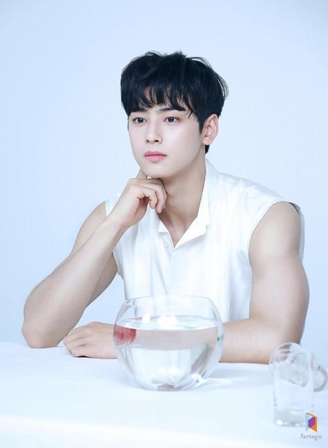 看似是「白斩鸡」的车银优肌肉又升级了:硬汉气质扑面而来