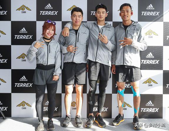 宁泽涛晒户外照:身穿防晒衣参加接力赛,又萌又帅的包包超可爱