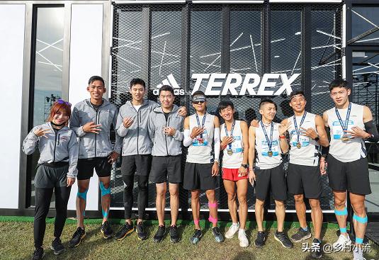 宁泽涛晒户外照:身穿防晒衣参加接力赛,又萌又帅的包包超可爱