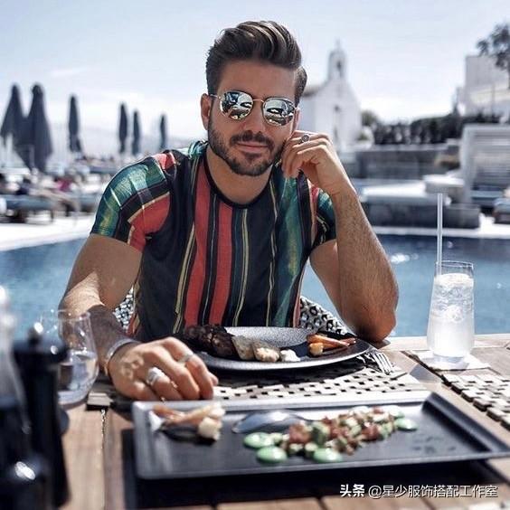 “拼命追流行,就能变个性?”:忽略时尚初衷,反而最普通