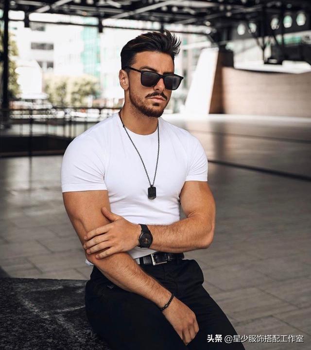 “拼命追流行,就能变个性?”:忽略时尚初衷,反而最普通