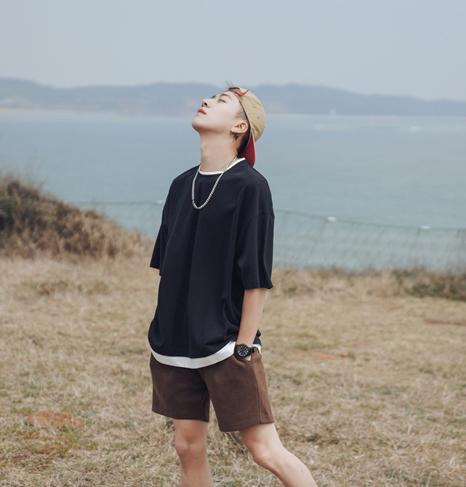 男士T恤土到爆,这样秒变型男的穿搭