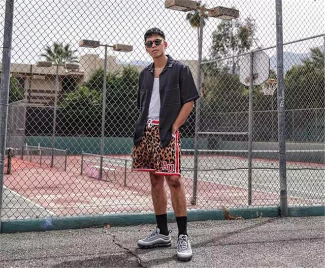 长得黑的男人该如何挑衣服?