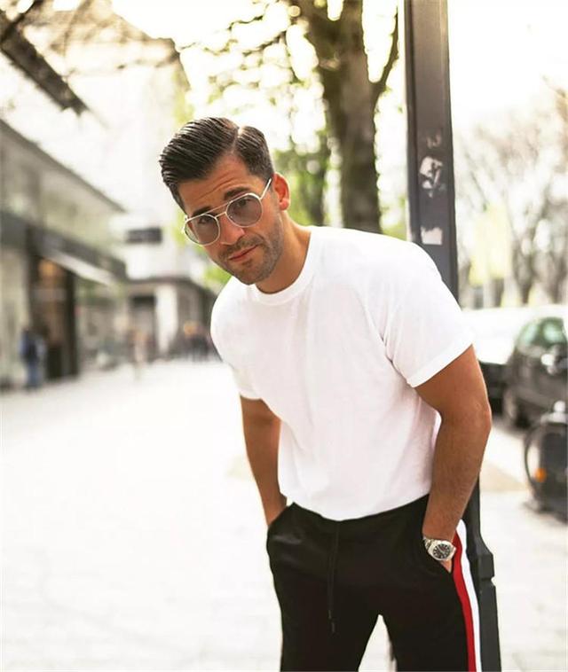 长得黑的男人该如何挑衣服?