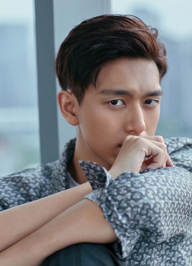 一部偶像剧让李现爆红,随他一起火的还有这款发型,太帅气了