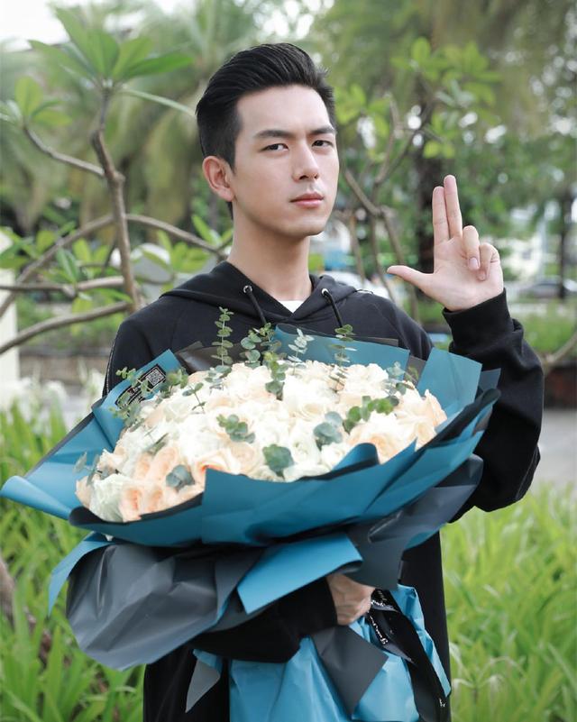 一部偶像剧让李现爆红,随他一起火的还有这款发型,太帅气了