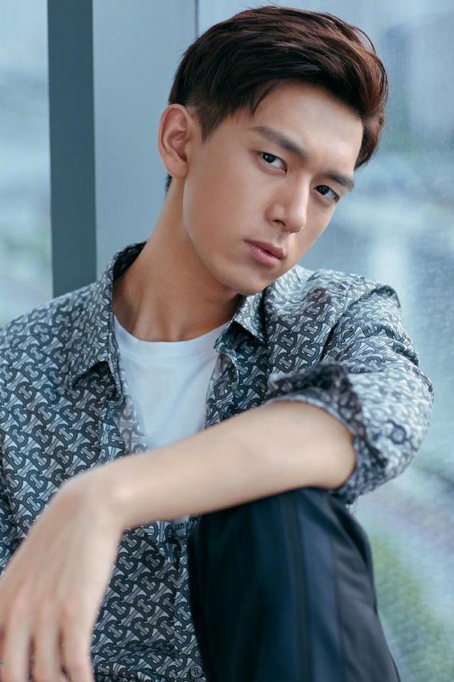 一部偶像剧让李现爆红,随他一起火的还有这款发型,太帅气了