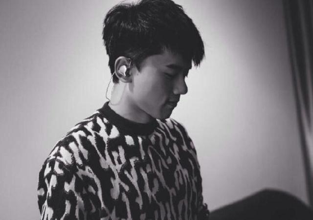 演唱会展露肌肉的张杰,真不是一般的帅