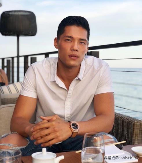 金小妹贴身保镖身材健硕样貌俊俏,变模特登杂志,还会制造话题