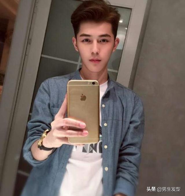 男生剪头发,别以为只有锅盖头,这4款发型,露出额头更帅气