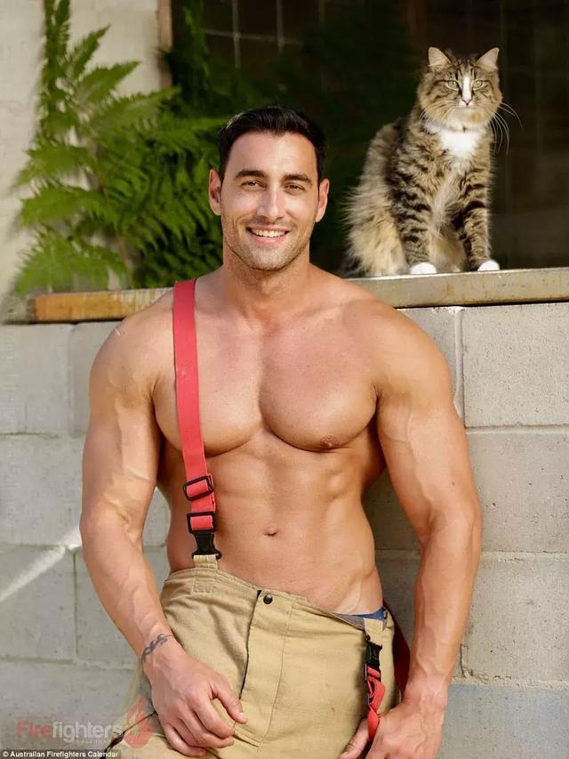 澳大利亚消防员2019年日历新鲜出炉,各个都是行走的荷尔蒙