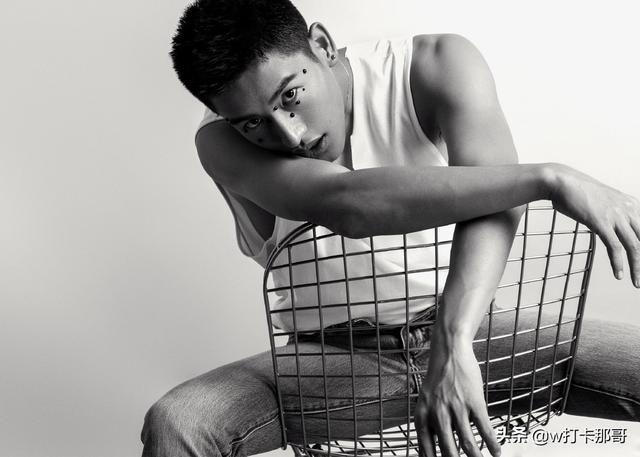 被网友赞综合了彝族男生各种帅,这位新晋荧屏硬汉,确实非常可以