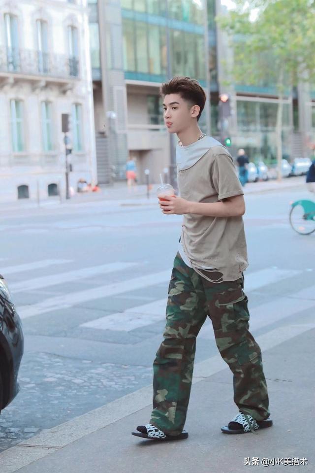 Justin黄明昊现身巴黎,穿“破”衣服出街,换油发背头更帅气了