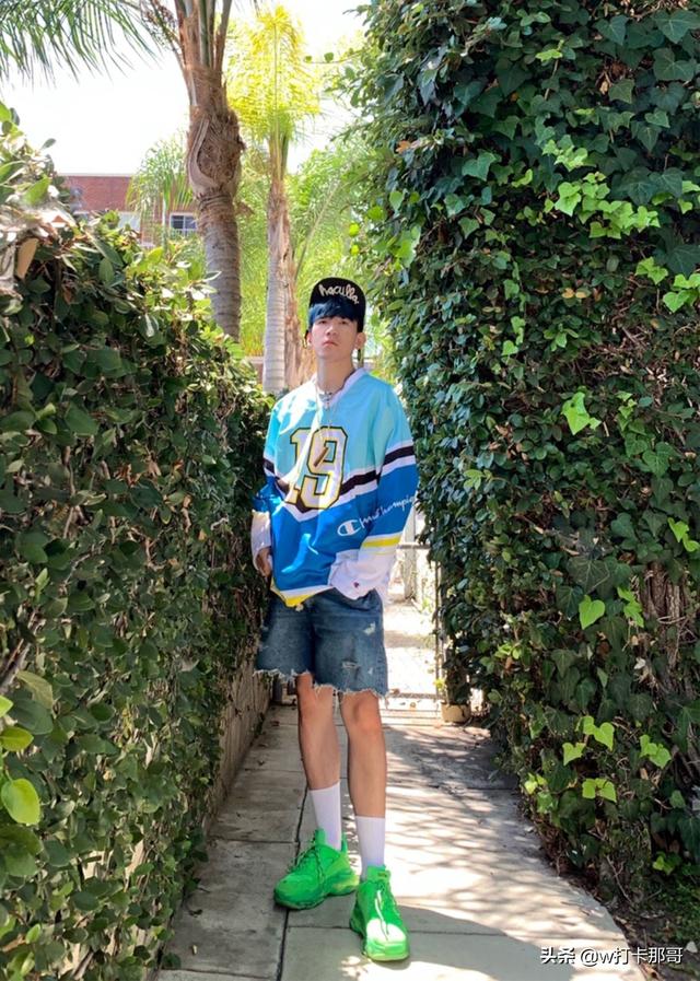 这位小狼狗摄影师镜头下的帅哥们,一个帅过一个,都可称天菜男神