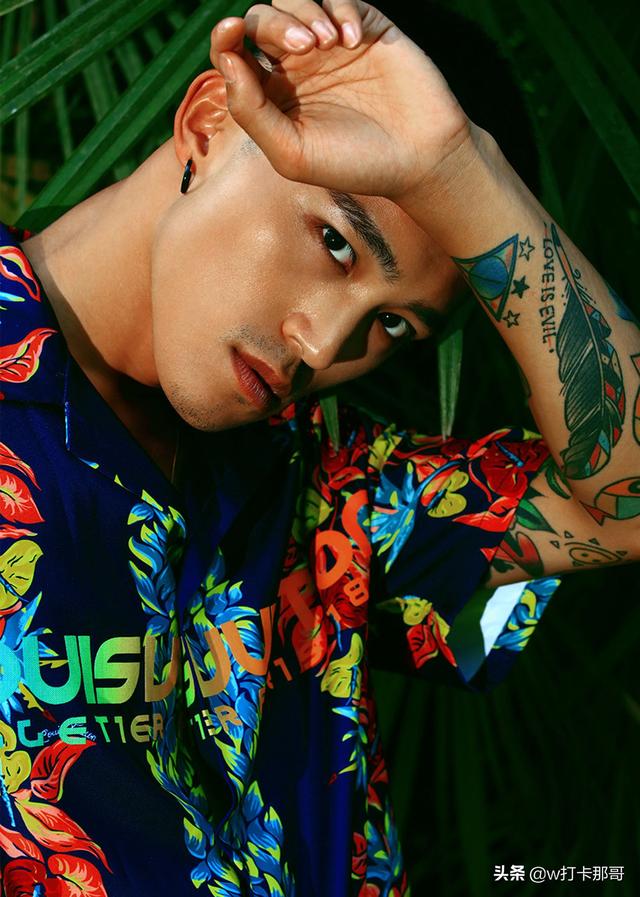 这位小狼狗摄影师镜头下的帅哥们,一个帅过一个,都可称天菜男神