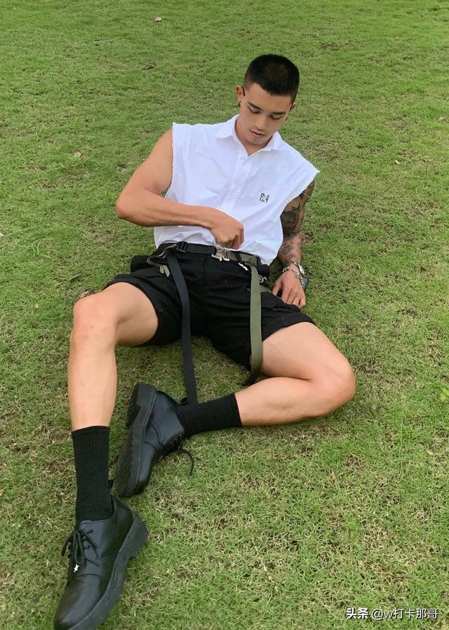 这位小狼狗摄影师镜头下的帅哥们,一个帅过一个,都可称天菜男神