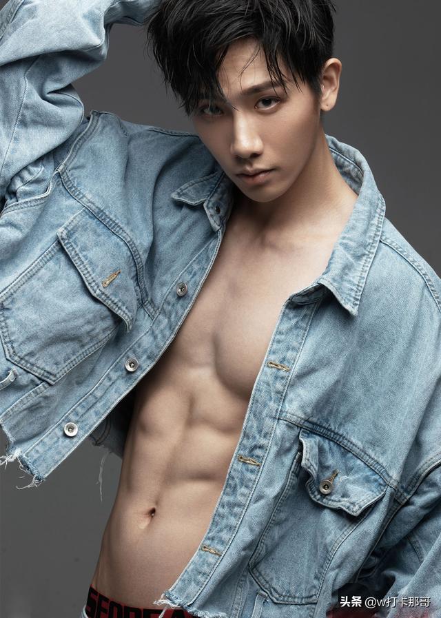 这位小狼狗摄影师镜头下的帅哥们,一个帅过一个,都可称天菜男神