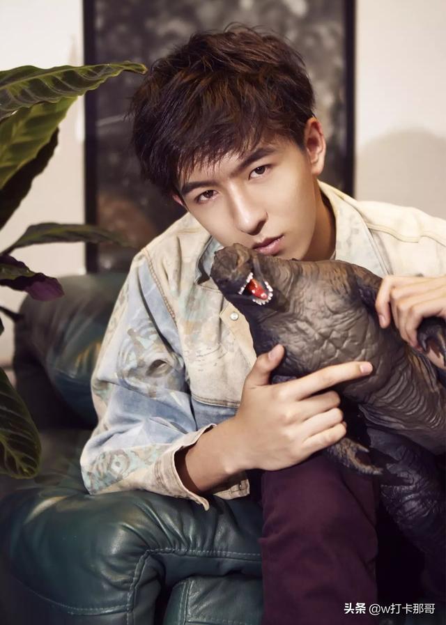 从超模到演脑洞剧还没台词,还被打趣不太聪明的亚子的他:很帅