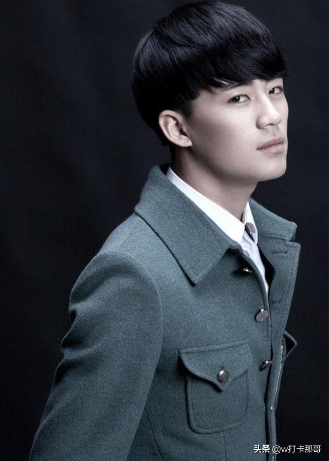 因伤断了篮球梦,却成为了时尚男模、银幕热血硬汉的他:曾也帅过