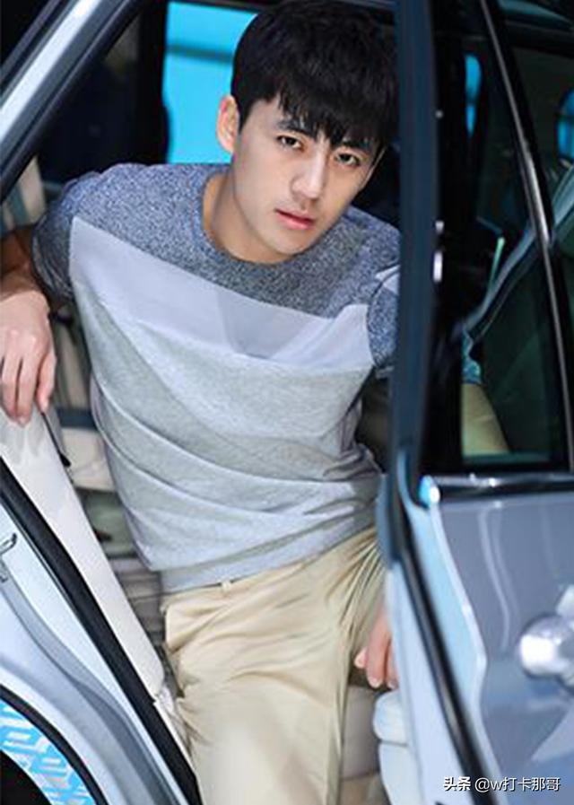 因伤断了篮球梦,却成为了时尚男模、银幕热血硬汉的他:曾也帅过