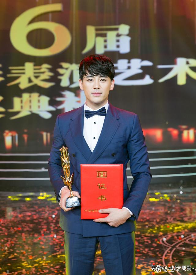 因伤断了篮球梦,却成为了时尚男模、银幕热血硬汉的他:曾也帅过