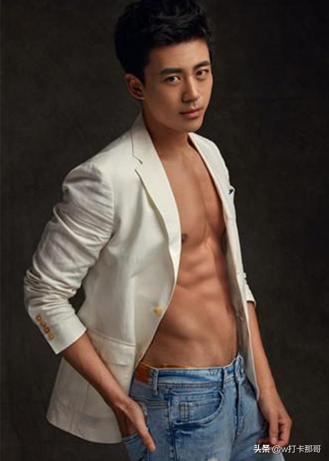 因伤断了篮球梦,却成为了时尚男模、银幕热血硬汉的他:曾也帅过