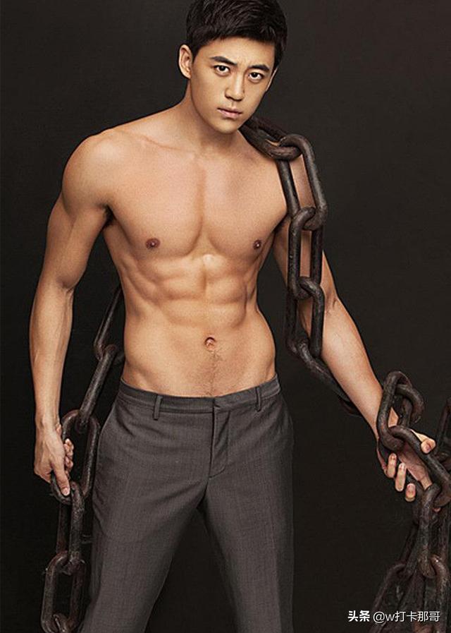 因伤断了篮球梦,却成为了时尚男模、银幕热血硬汉的他:曾也帅过
