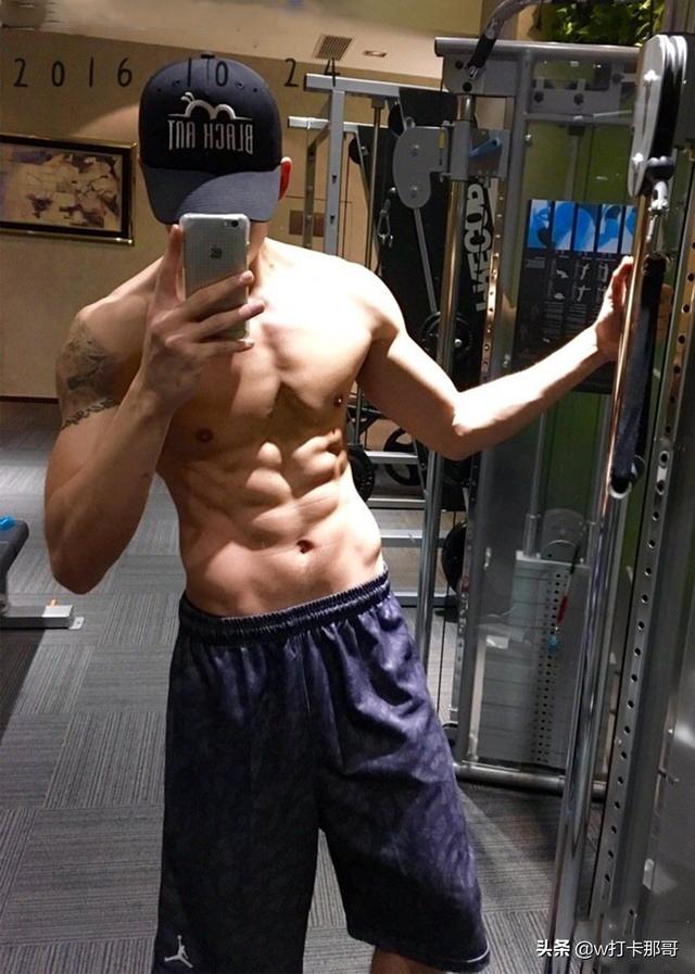 因伤断了篮球梦,却成为了时尚男模、银幕热血硬汉的他:曾也帅过