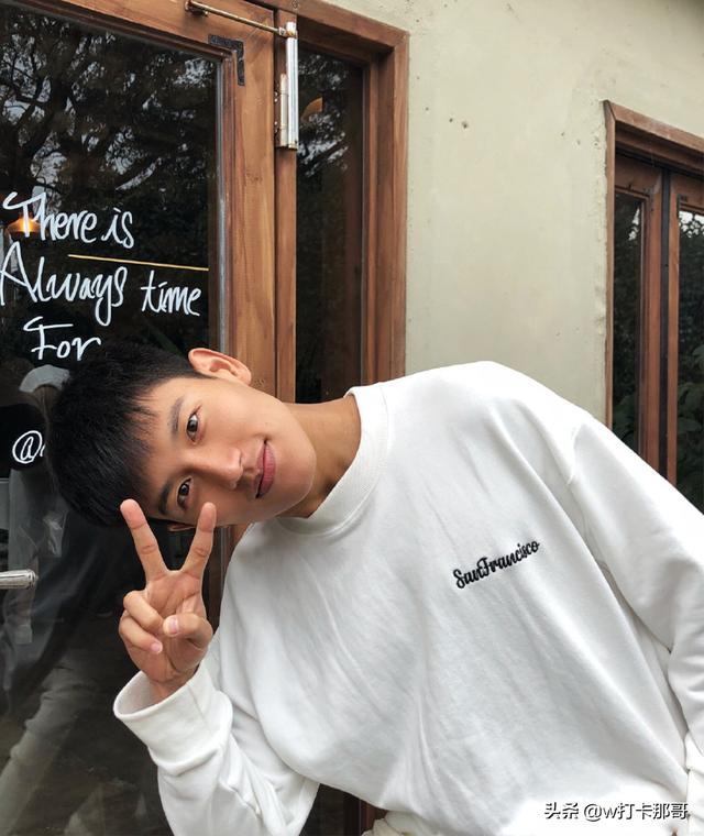 被网友赞综合了彝族男生各种帅,这位新晋荧屏硬汉,确实非常可以