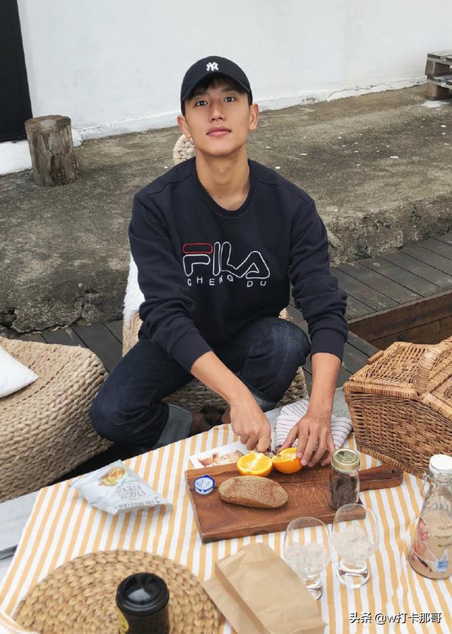 被网友赞综合了彝族男生各种帅,这位新晋荧屏硬汉,确实非常可以