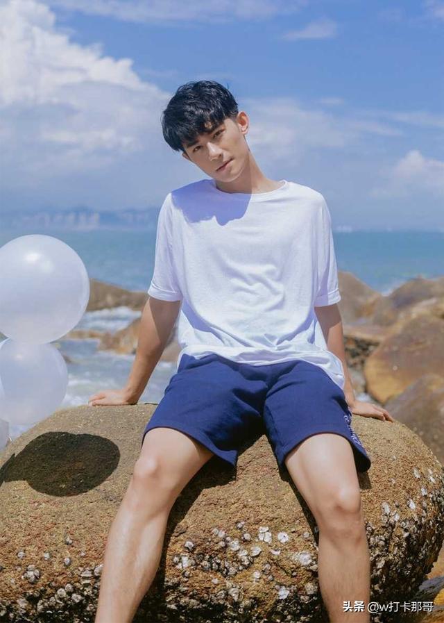 对着空气都能演,这位95后素人型男帅哥,分分钟让你陷入爱里面