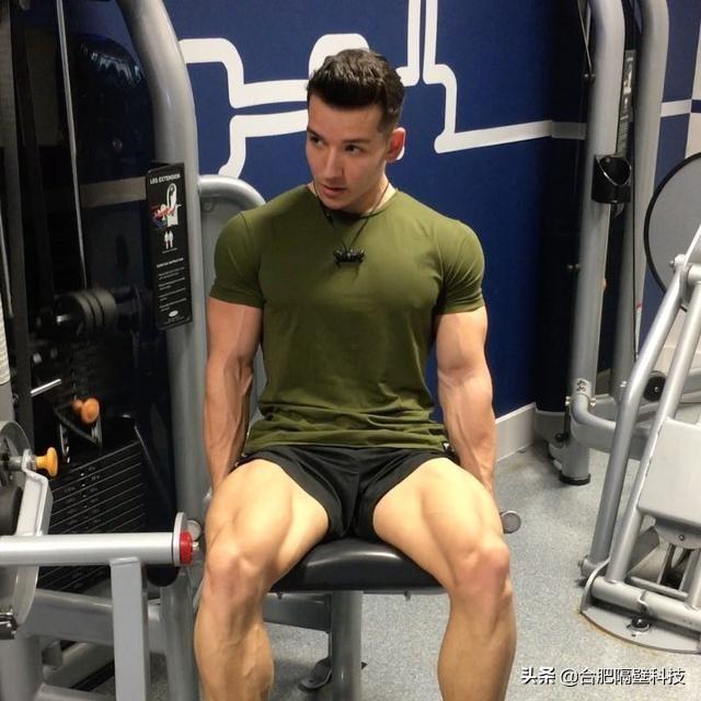 24岁健身小伙拥有娃娃般的脸庞,因强壮肌肉加上帅气颜值而走红