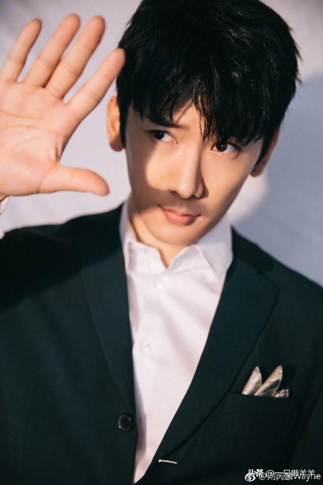 刘芮麟帅气依旧,最后一张图有惊喜!