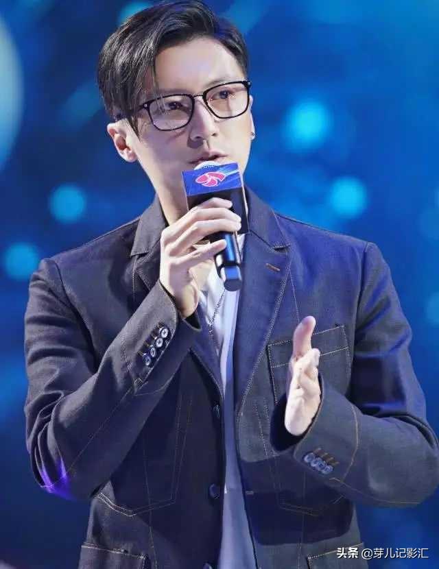 有一种“整容”叫谢霆锋戴眼镜,如今39岁的他,帅到认不出!