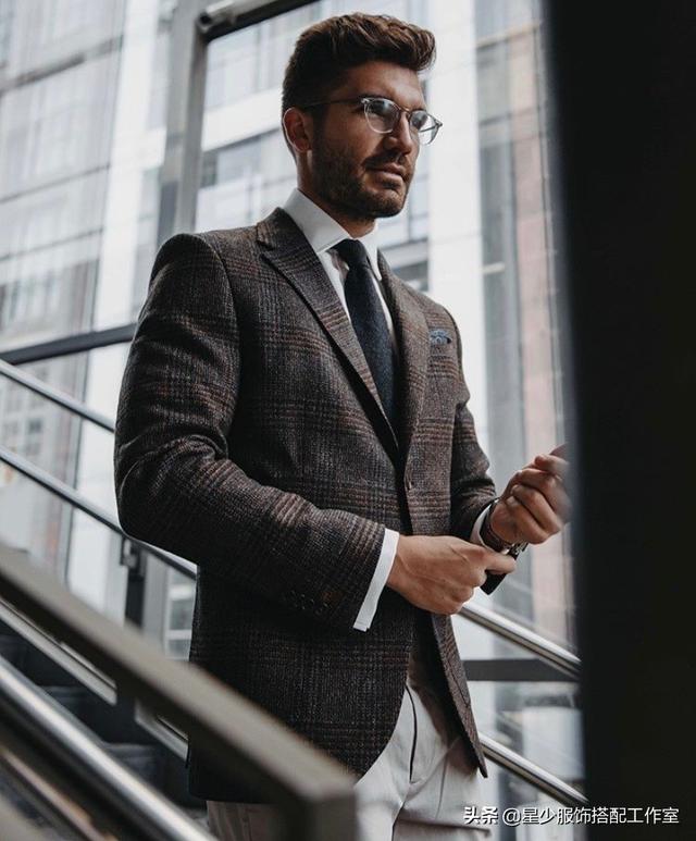 男人个子矮,穿西装没气场?根据肤色选颜色,显高且出挑