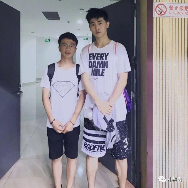 193cm西安体院校草火了,身材好到令人发指