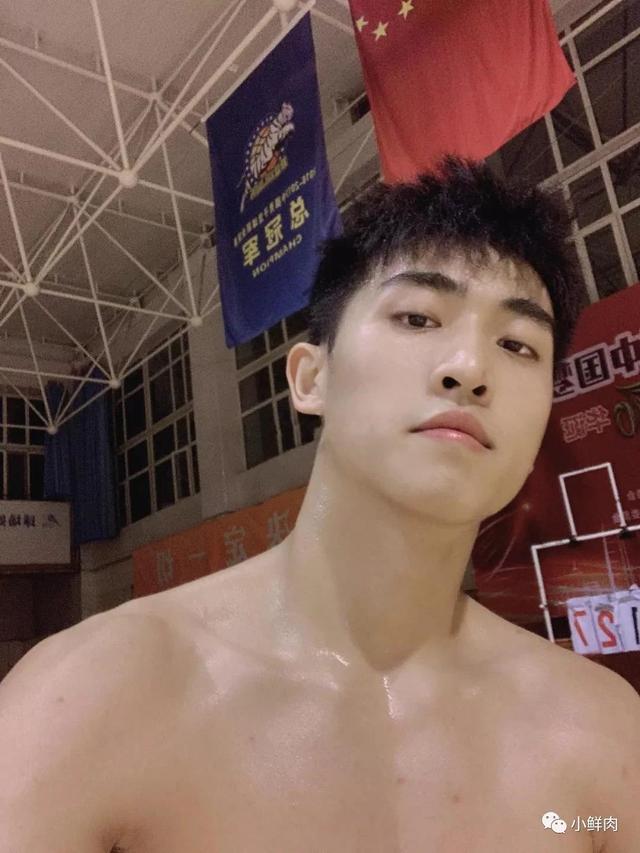 193cm西安体院校草火了,身材好到令人发指