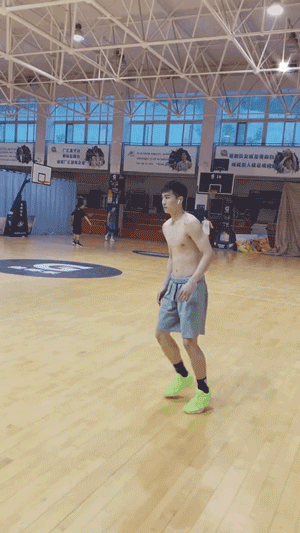 193cm西安体院校草火了,身材好到令人发指