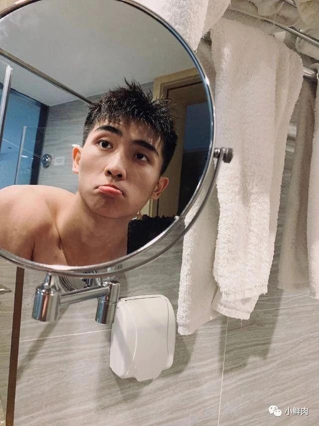 193cm西安体院校草火了,身材好到令人发指