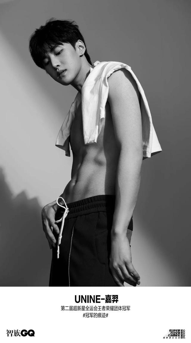 武汉体院男生张峰进演艺圈,肌肉身材没藏住了