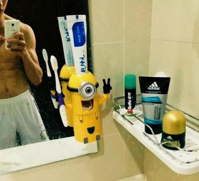 武汉体院男生张峰进演艺圈,肌肉身材没藏住了