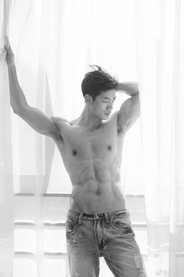 曾经红极一时的亚洲先生朱晓辉,如今身材怎么样了?