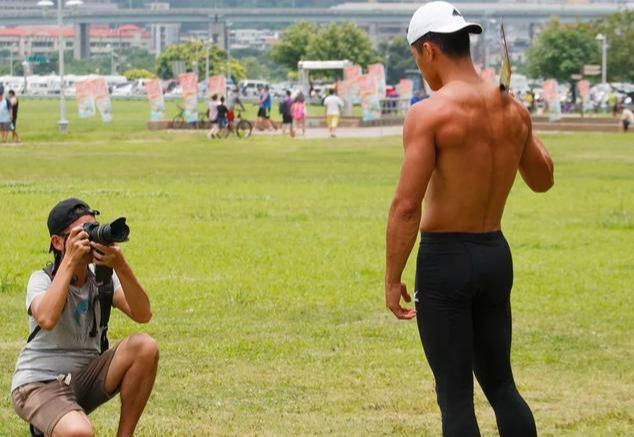 龙舟体育生的身材到底有多好?满屏都是男性荷尔蒙的味道