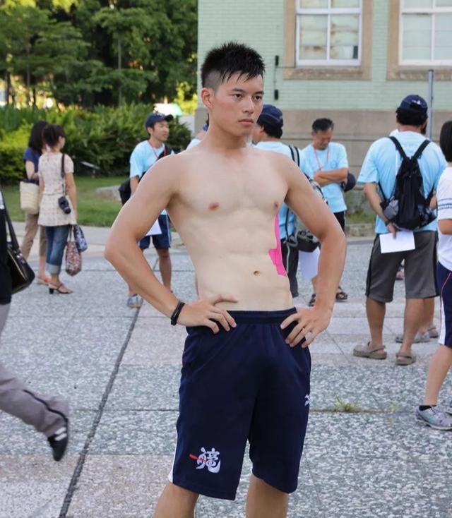 龙舟体育生的身材到底有多好?满屏都是男性荷尔蒙的味道