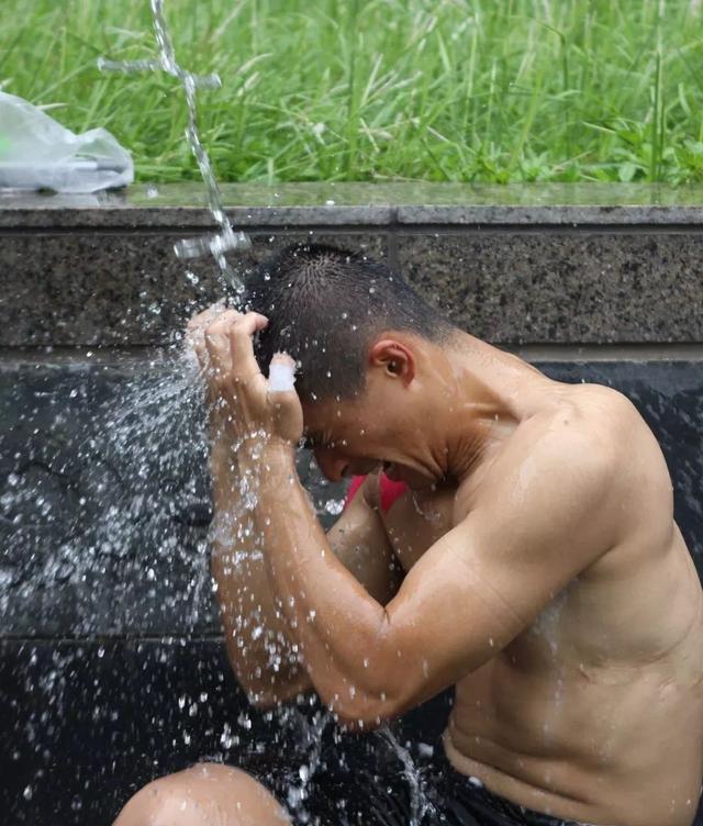 龙舟体育生的身材到底有多好?满屏都是男性荷尔蒙的味道