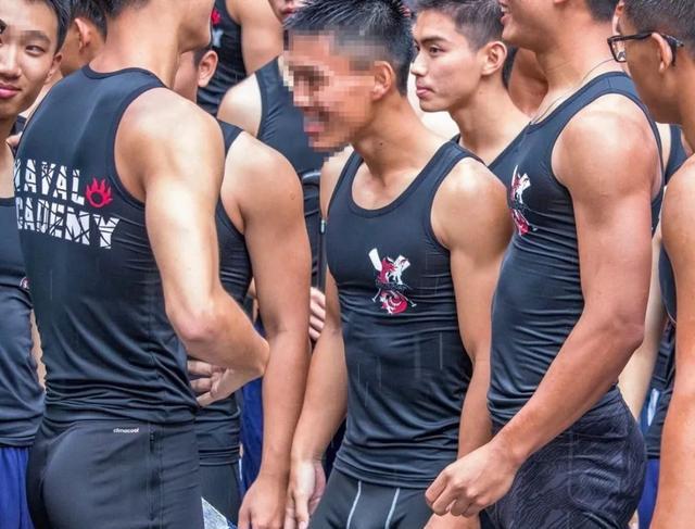 龙舟体育生的身材到底有多好?满屏都是男性荷尔蒙的味道