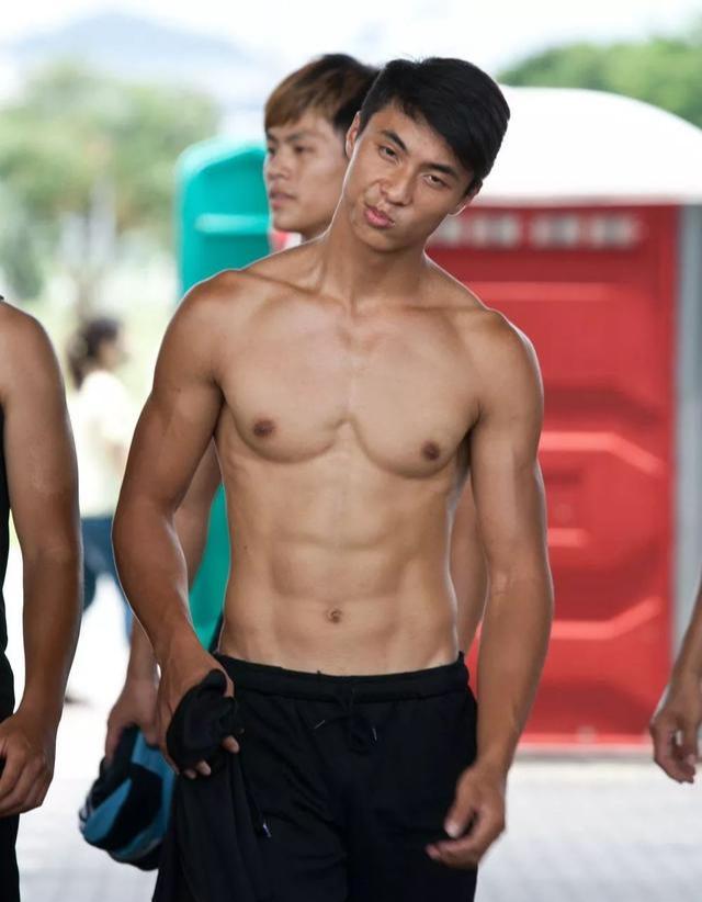 龙舟体育生的身材到底有多好?满屏都是男性荷尔蒙的味道